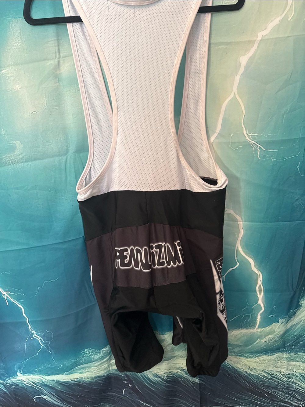 Pearl Izumi Black and White Men's Cycling Set with Abstract Graphic - Picture 8 of 9